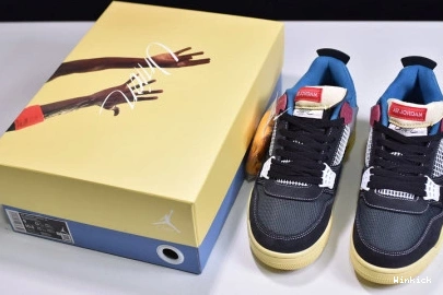 4 JORDAN AIR UNION DC9533-001 OFF NOIR RETRO 0813
